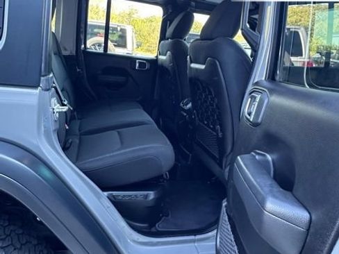 Used 2022 Jeep Wrangler Unlimited Rubicon 4xe AWD/4WD image 10