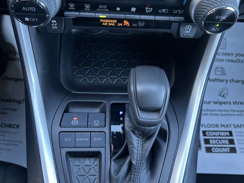 Certified 2022 Toyota RAV4 XLE image 33