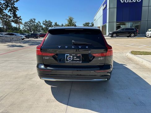 Certified 2025 Volvo V60 B5 Cross Country Ultra w/ Protection Package Premier image 5