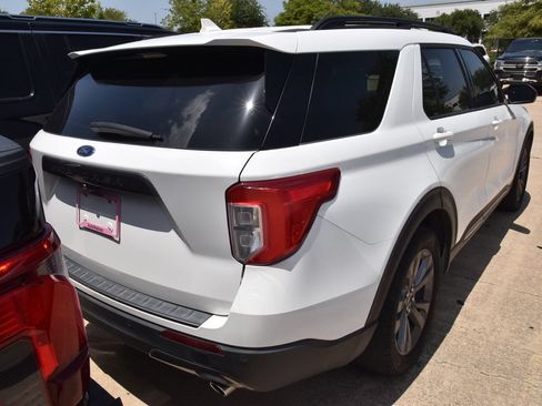 Certified 2021 Ford Explorer XLT w/ Equipment Group 202A RWD image 5