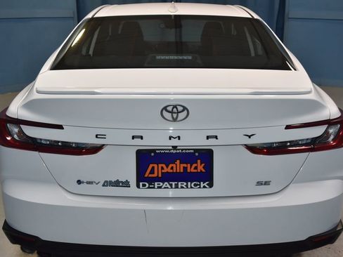 Used 2025 Toyota Camry SE image 25
