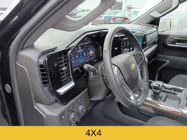 Used 2025 Chevrolet Silverado 1500 LT AWD/4WD image 11