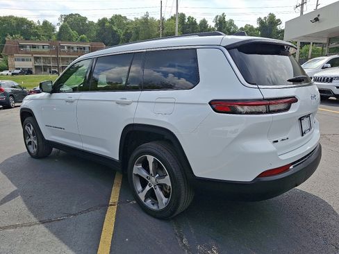 Certified 2023 Jeep Grand Cherokee L Limited w/ Luxury Tech Group II image 5