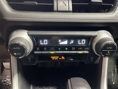 Used 2022 Toyota RAV4 XLE w/ Convenience Package FWD image 29