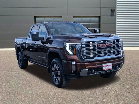 Certified 2024 GMC Sierra 2500 Denali w/ Denali Reserve Package image 3