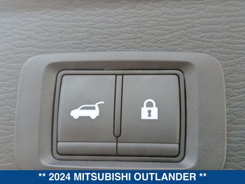 Used 2024 Mitsubishi Outlander SE FWD image 14