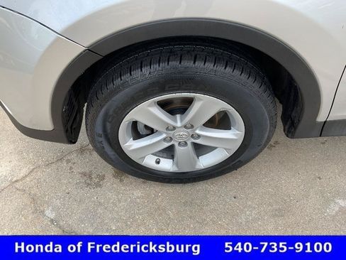 Used 2014 Toyota RAV4 XLE AWD/4WD image 9