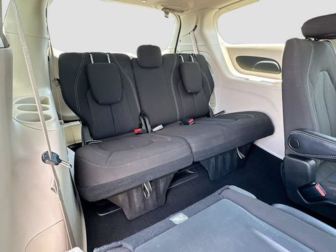 Used 2023 Chrysler Voyager LX FWD image 28