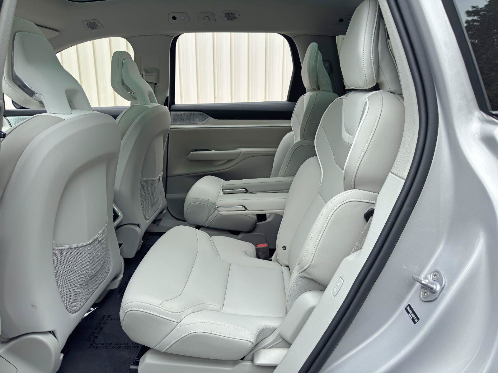Used 2025 Volvo EX90 Ultra AWD/4WD image 40
