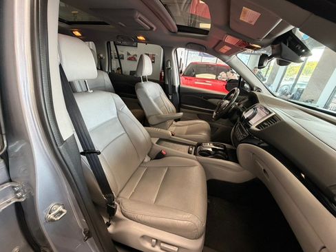 Used 2018 Honda Pilot Elite image 48