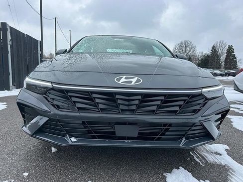 New 2025 Hyundai Elantra SEL image 2