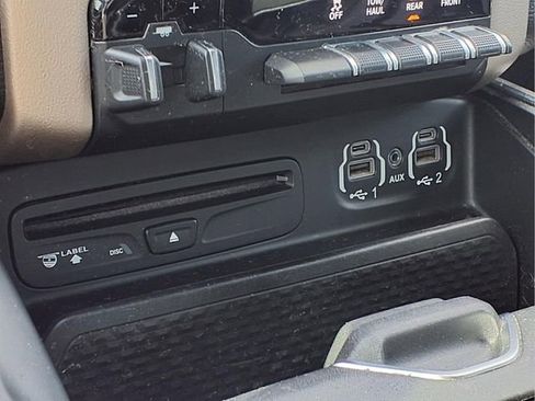 Used 2019 RAM 1500 Laramie w/ Sport Appearance Package AWD/4WD image 10