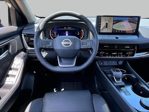 Used 2025 Nissan Rogue SL AWD/4WD image 6