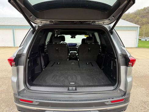 Used 2025 Buick Enclave Preferred AWD/4WD image 11