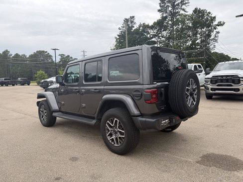 Used 2025 Jeep Wrangler Unlimited Sahara w/ Safety Group AWD/4WD image 4