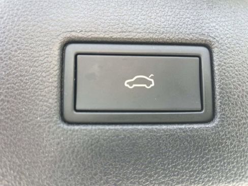 Certified 2022 Volkswagen Tiguan SE R-Line FWD image 11