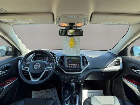 Used 2018 Jeep Cherokee Trailhawk AWD/4WD image 12