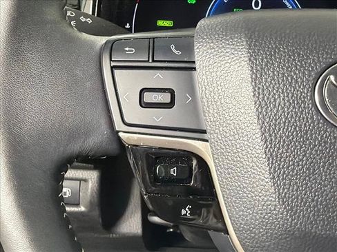 Used 2025 Toyota Camry SE w/ Convenience Package FWD image 24