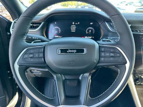New 2025 Jeep Grand Cherokee Altitude image 28