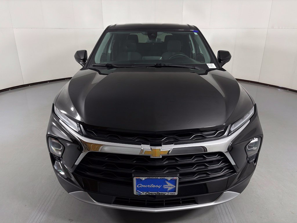 Used 2025 Chevrolet Blazer LT FWD image 3