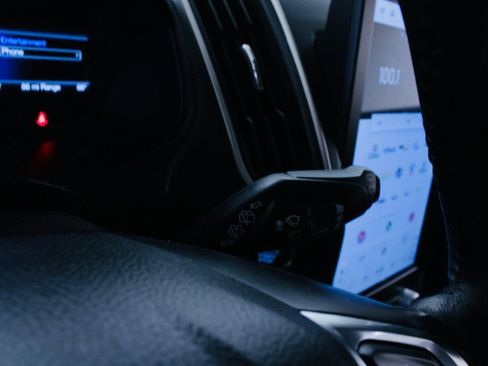 Used 2024 Ford Edge SEL image 11