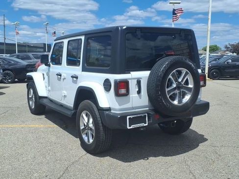 Used 2022 Jeep Wrangler Unlimited Sahara AWD/4WD image 7