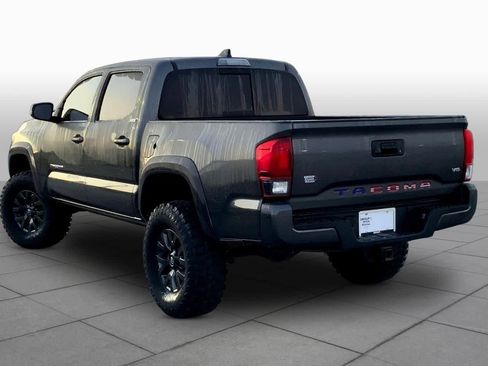 Used 2022 Toyota Tacoma SR5 w/ Technology Package image 12