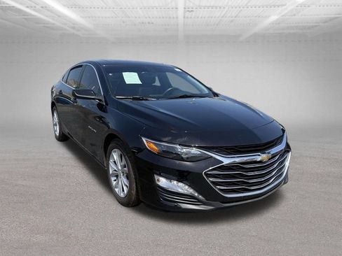 Used 2019 Chevrolet Malibu LT w/ Leather Package FWD image 3