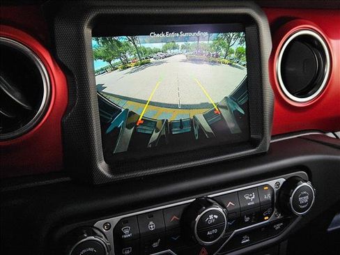 Used 2022 Jeep Wrangler Unlimited Rubicon w/ Cold Weather Group AWD/4WD image 14