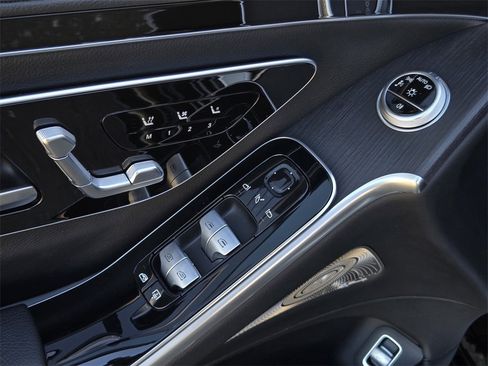 Used 2022 Mercedes-Benz S 580 4MATIC Sedan w/ AMG Line Package image 12