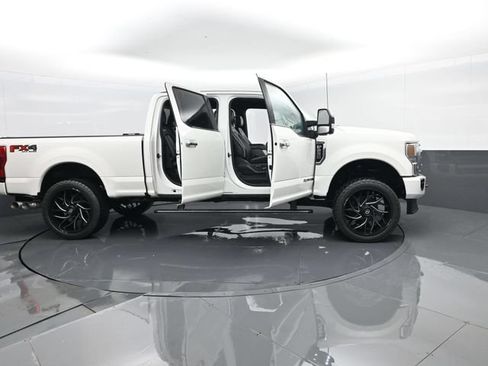 Used 2022 Ford F250 Platinum w/ FX4 Off-Road Package AWD/4WD image 31