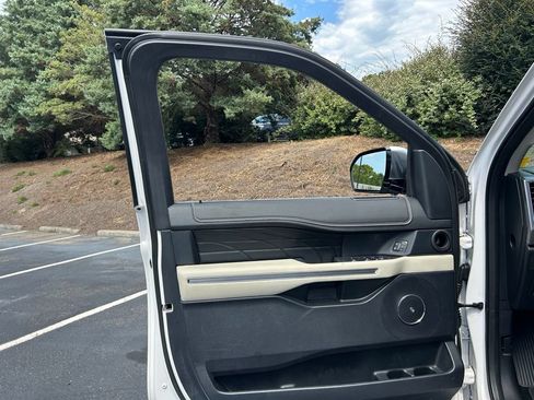 Used 2019 Ford Expedition Max Platinum AWD/4WD image 72