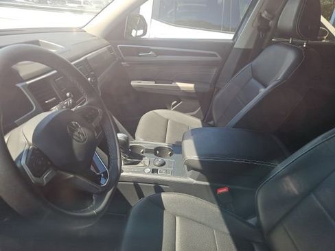 Used 2023 Volkswagen Atlas SE image 4