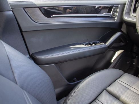 Used 2025 Porsche Cayenne GTS AWD/4WD image 19