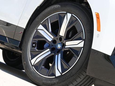 Certified 2025 BMW iX xDrive50 w/ Premium Package AWD/4WD image 11
