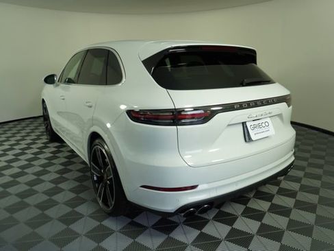 Used 2022 Porsche Cayenne Turbo image 5