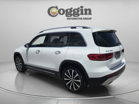 Used 2023 Mercedes-Benz GLB 250 image 3