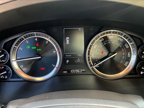 Used 2018 Lexus LX 570 4WD image 27