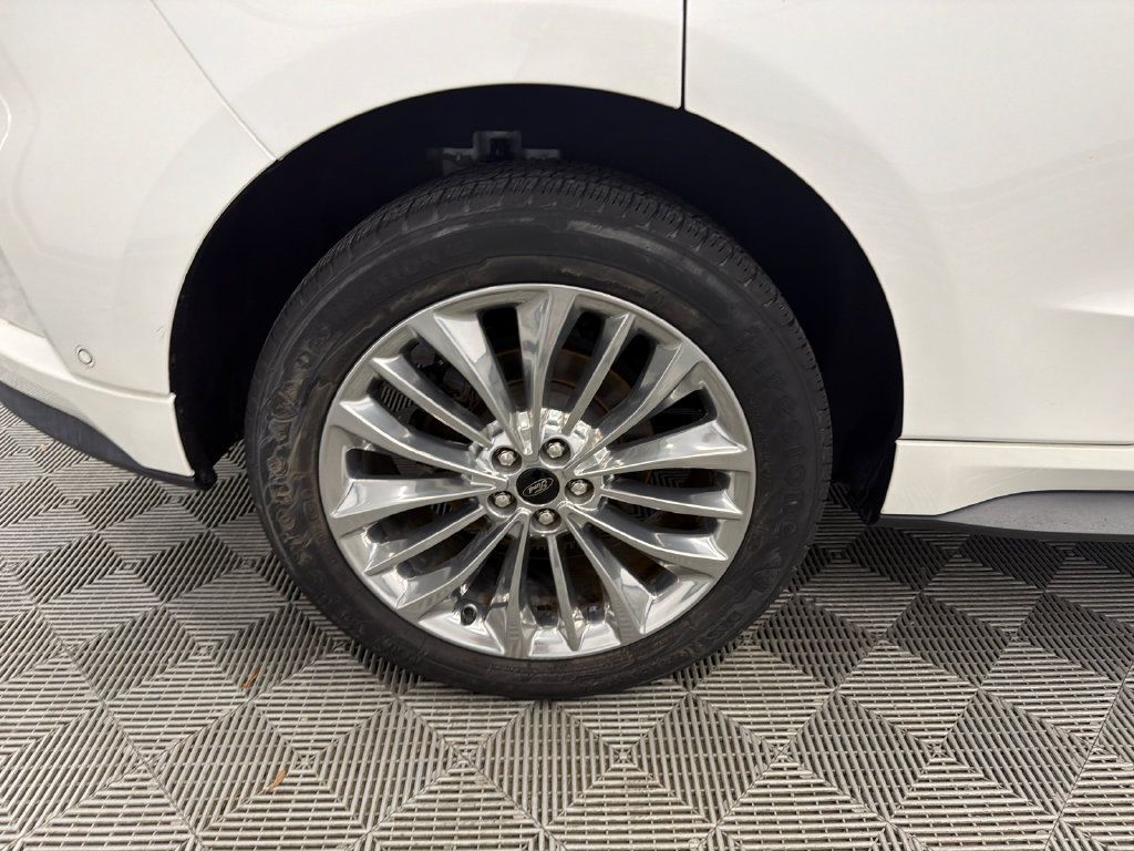 Used 2020 Ford Edge Titanium w/ Equipment Group 301A FWD image 19