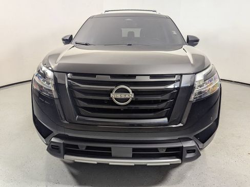 Used 2024 Nissan Pathfinder Platinum AWD/4WD image 2