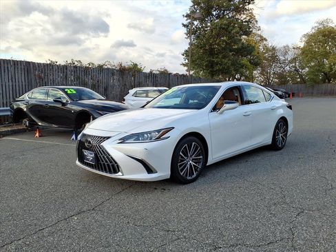 Certified 2023 Lexus ES 350 w/ Premium Package image 3