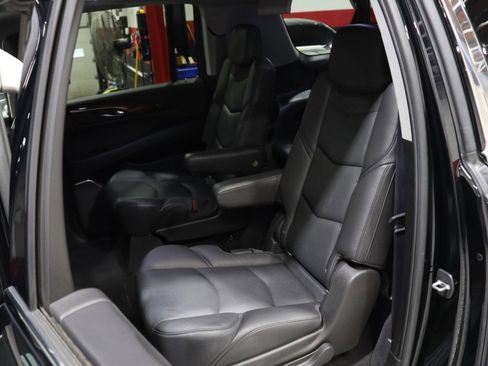 Used 2016 Cadillac Escalade ESV Luxury image 42