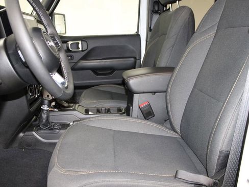 Used 2025 Jeep Wrangler Unlimited Sahara w/ Safety Group image 16