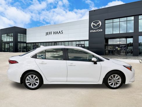 Used 2025 Toyota Corolla XLE image 5