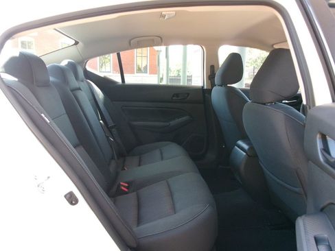 Used 2024 Nissan Altima 2.5 SV FWD image 21