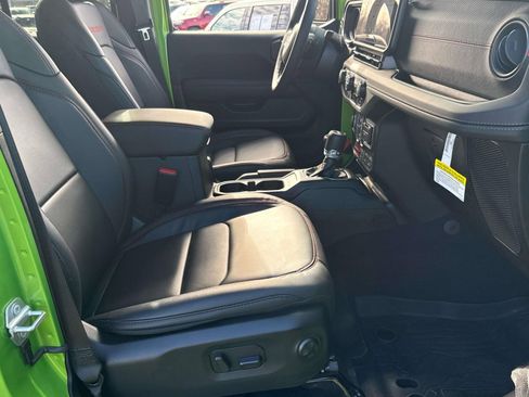 Used 2025 Jeep Wrangler Unlimited Rubicon image 33