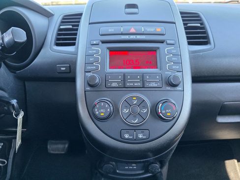 Used 2013 Kia Soul + image 17