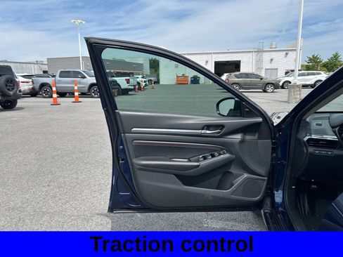 Used 2023 Nissan Altima 2.5 SR w/ SR Premium Package FWD image 14