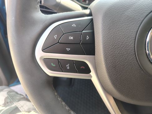 Certified 2022 Jeep Cherokee Latitude w/ Sun & Sound Group AWD/4WD image 20