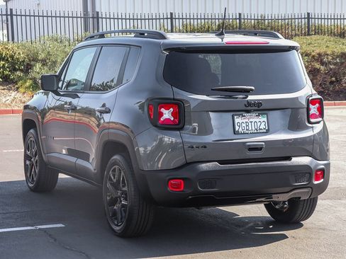 Used 2022 Jeep Renegade Altitude AWD/4WD image 5